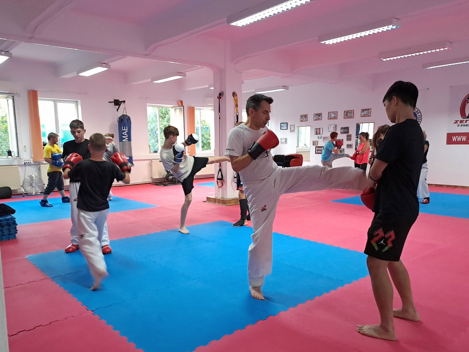 Hobbi kick-box edzés Hobbi kick-box edzés