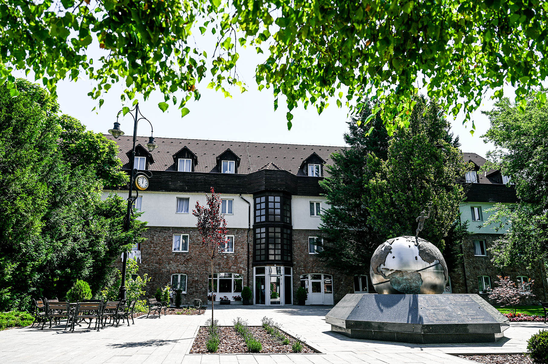 Tatai edzőtábor főtér Tatai edzőtábor főtér