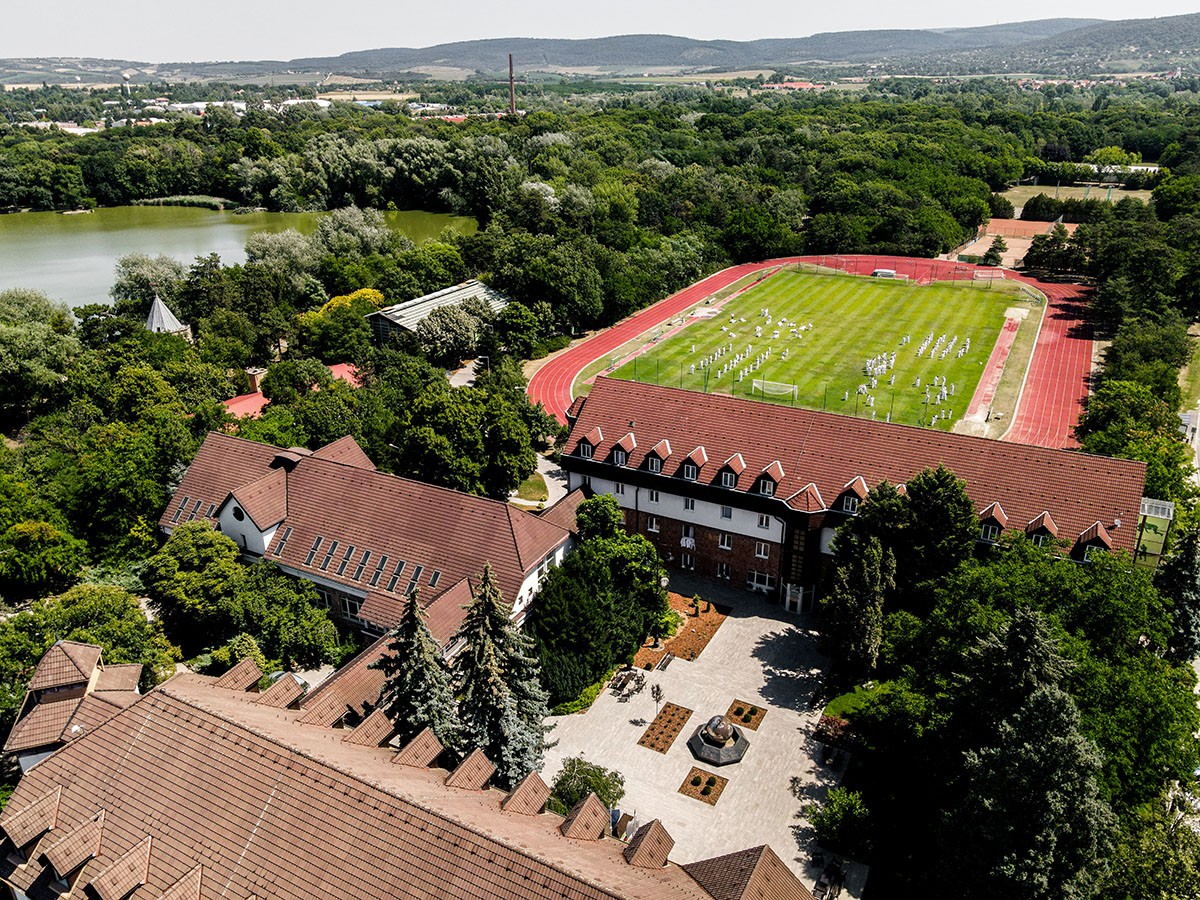 Tatai edzőtábor látkép Tatai edzőtábor látkép
